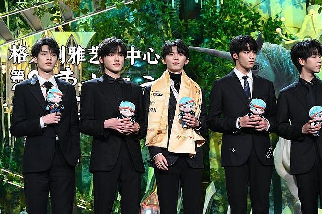 时代少年团缺席星光大赏舞台引争议：5842万星光值为何换不来一个表演机会？（组图） - 2