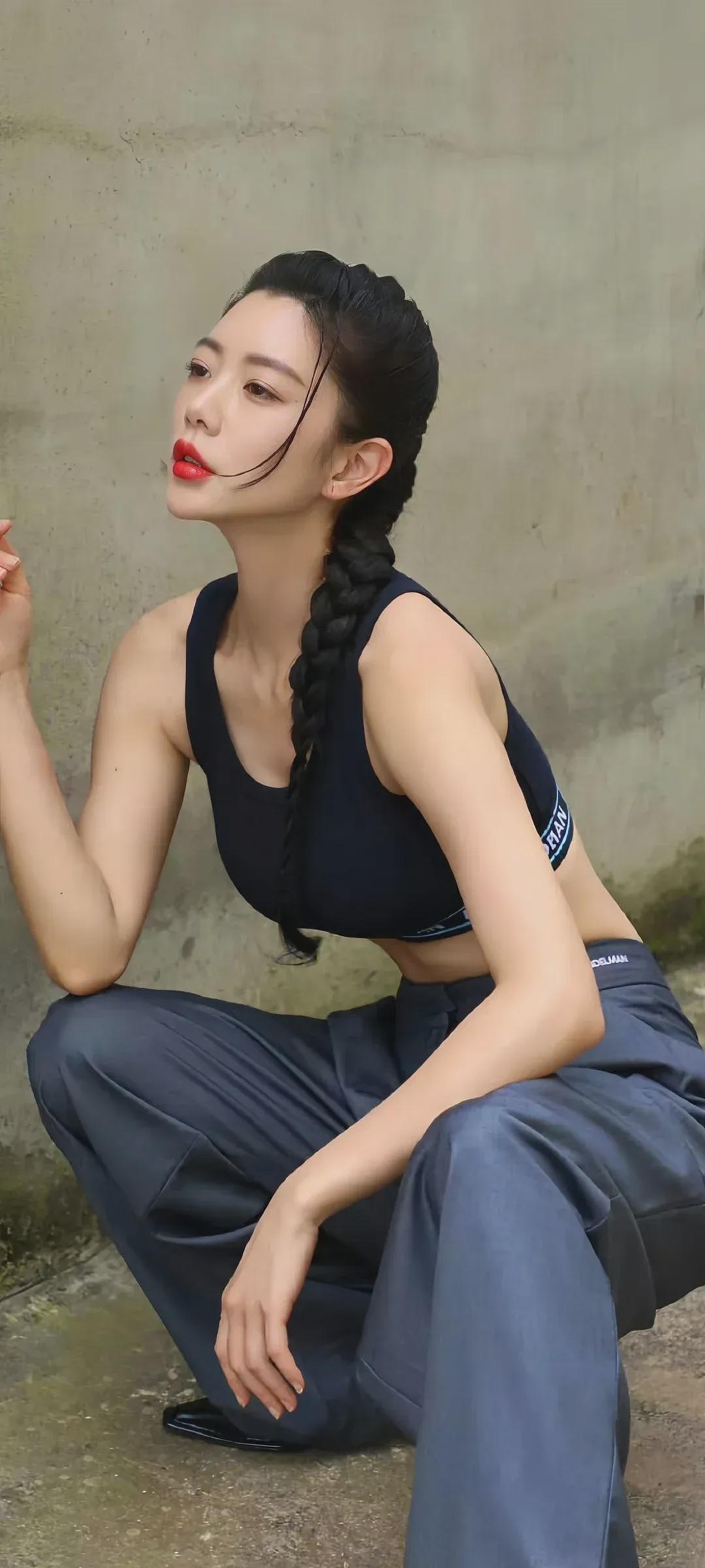 她29岁出演成人电影，39岁离婚靠黑丝热舞爆红，只因34D身材太性感...（组图） - 9