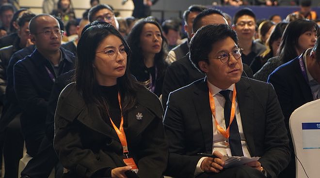 李湘为女铺路太过,带16岁王诗龄,硬往何超琼霍启刚等大佬圈层挤(组图) - 4