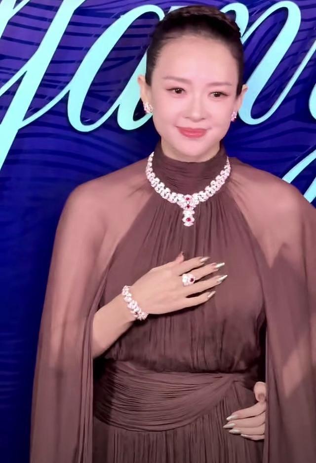 流量当道,大花落幕!赵露思和白鹿上桌,倪妮、宋茜成活动吉祥物(组图) - 3