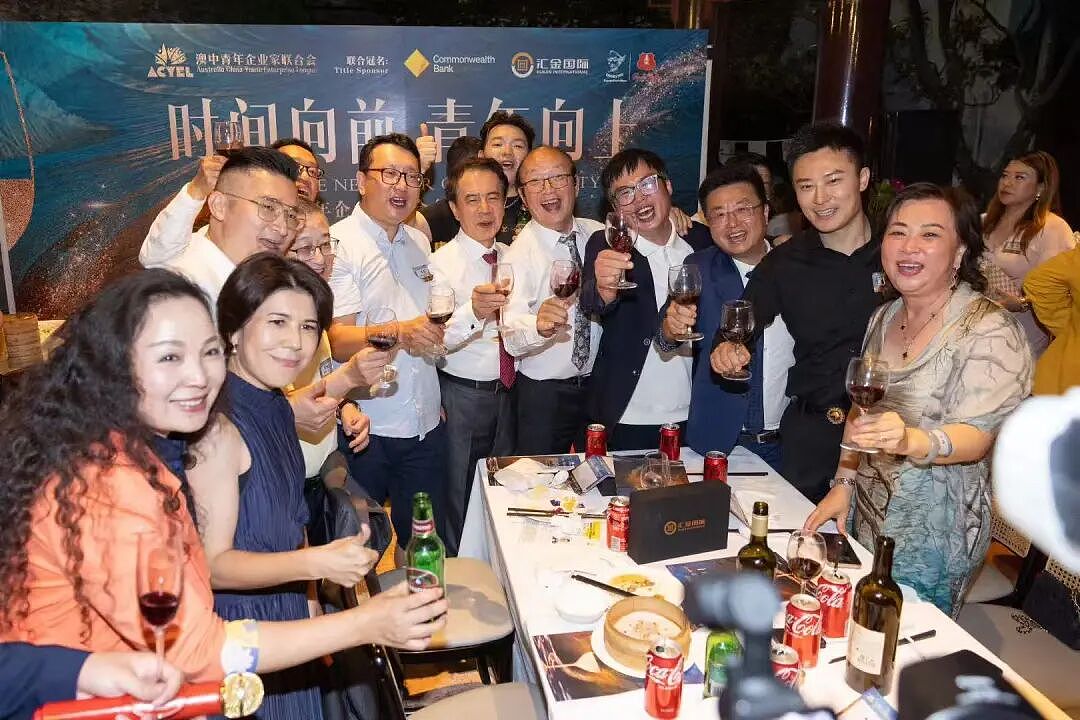 澳中青年企业家联合会在悉尼成功举办2026年新年酒会:凝聚侨界青年力量 ,共促中澳交流合作(组图) - 35