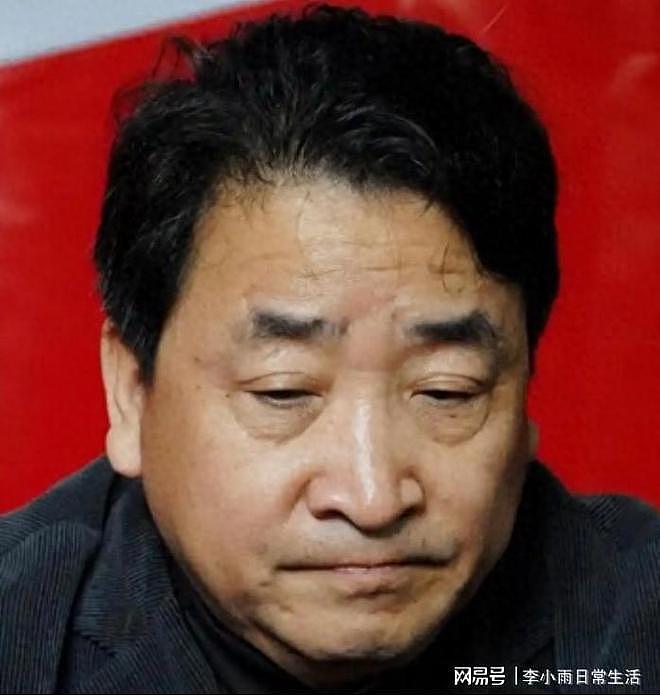 75岁姜昆的遗憾！亲女儿46岁未嫁，31岁养子孝顺懂事，身世成谜（组图） - 1