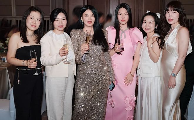 李湘为女铺路太过,带16岁王诗龄,硬往何超琼霍启刚等大佬圈层挤(组图) - 1