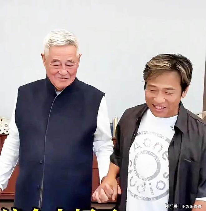 12月21日凌晨宋小宝晒出看望赵本山的视频,这波师徒同框暖到网友(组图) - 1