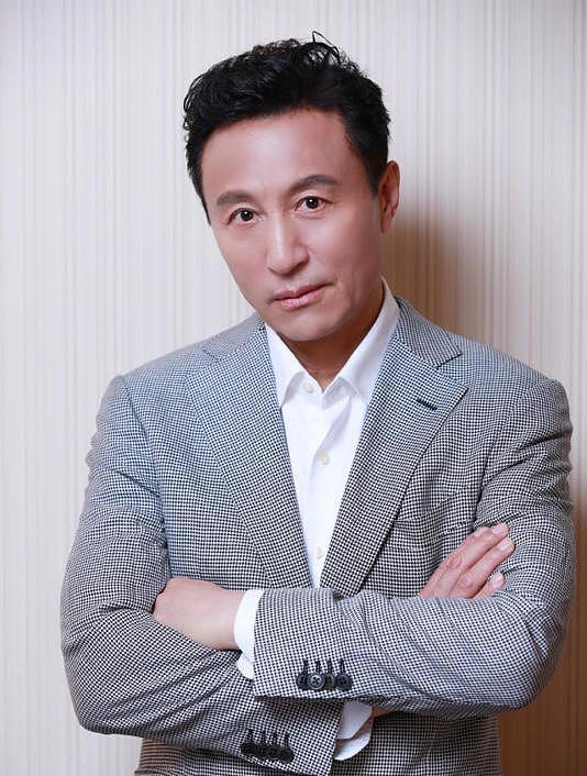 胡歌的老师，独闯美国16年！世贸顶层有他的画像（组图） - 1