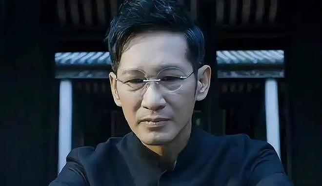 老戏骨王劲松：没儿没女、没绯闻，熬了30年，终于靠演技杀疯了！（组图） - 17