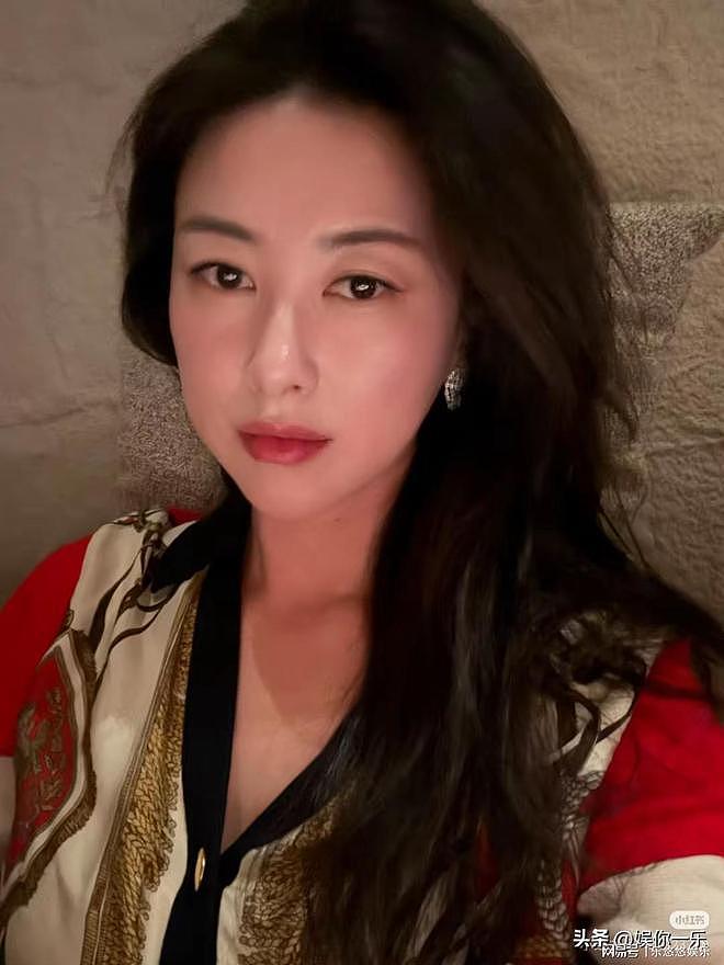 朱珠的冬至家宴照杀疯了，喝到脸红！小女儿穿着练功服满屋子打闹（组图） - 2