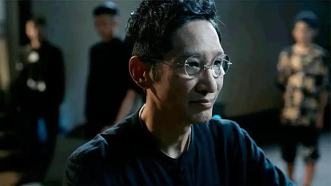 老戏骨王劲松：没儿没女、没绯闻，熬了30年，终于靠演技杀疯了！（组图） - 23
