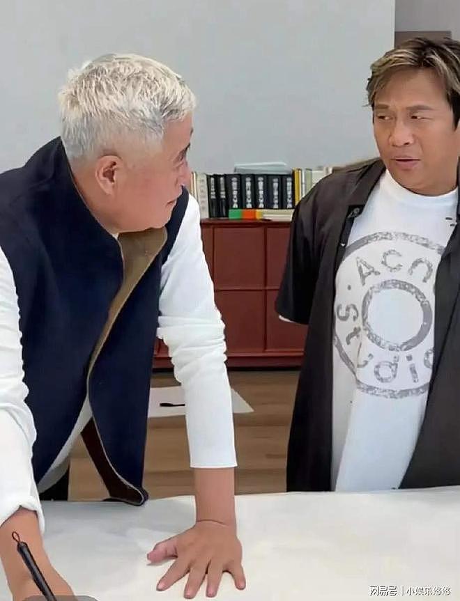 12月21日凌晨宋小宝晒出看望赵本山的视频,这波师徒同框暖到网友(组图) - 2