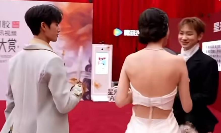 李昀锐孟子义对视时眼神拉丝,牵手走红毯,汪苏泷一句调侃差点道出真相,正主撒糖,“昀牵孟绕”CP粉狂欢(组图) - 7
