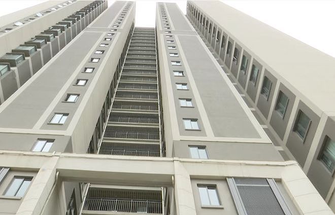 小区电梯故障致祖孙三人被困近4小时：物业被罚10万元（组图） - 1