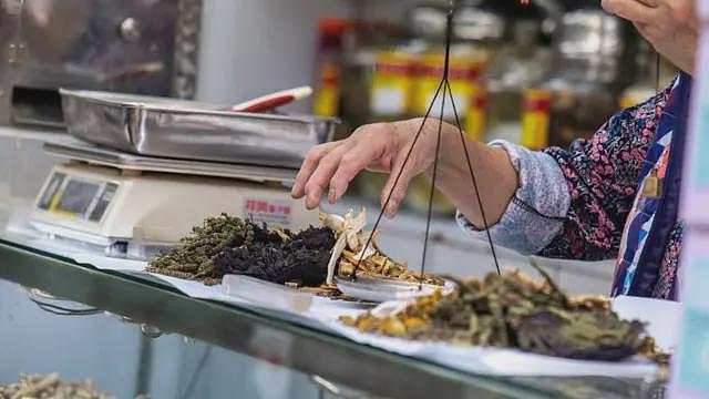 传统中医何以扎根港澳等地？“疑中医论”阴影下公众信心从何而来（组图） - 1