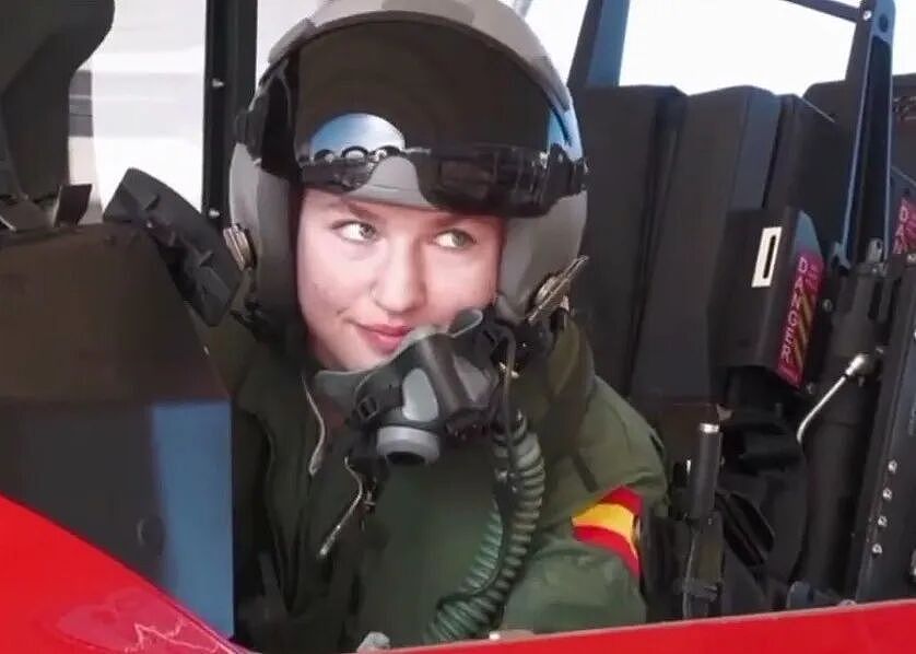 未来西班牙女王完成首次单飞，英姿飒爽！海陆空全练一遍，战斗女王啊（组图） - 23