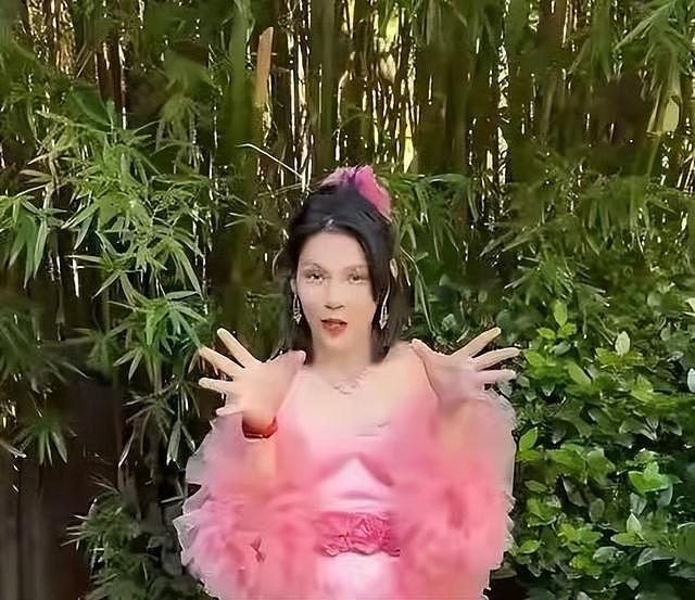 北京这一晚，55岁刘奕君秒了41岁向佐，才懂男人刚阳硬朗的魅力（组图） - 9