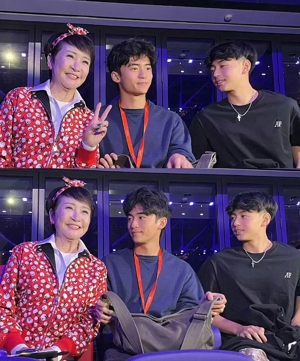 又一位星二代“整容式逆袭”，19岁帅成180cm肌肉男神，果然胖子都是潜力股（组图） - 15