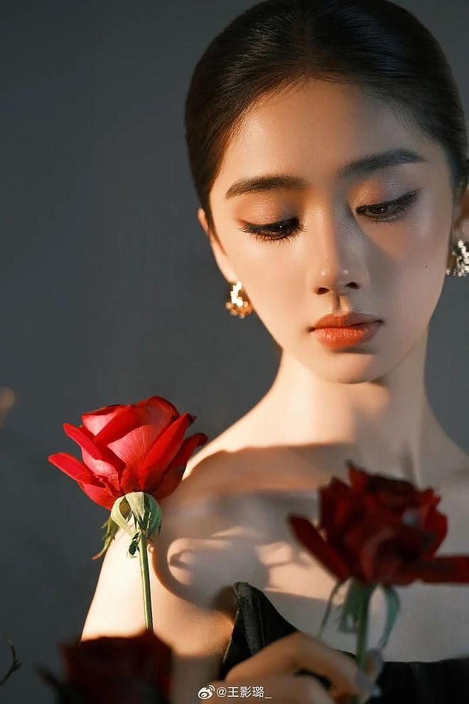 偷税小花被前经纪勒索？李昀锐孟子义剧组吵架？丞磊被王影璐抢座？黄杨钿甜新公司？（组图） - 2