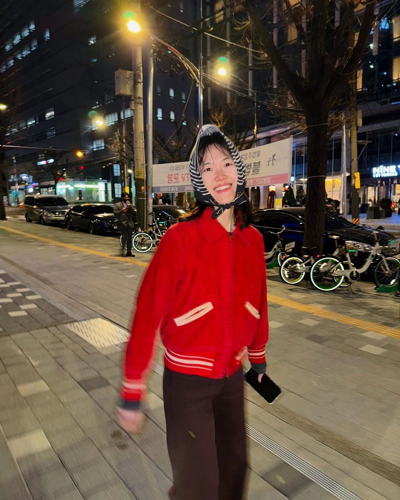 【时尚】穿搭不跟风、素颜不p图，她展示了40岁穿搭的另一种可能（组图） - 53