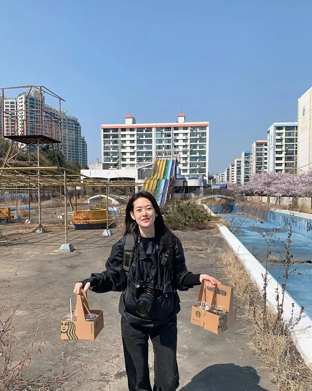 【时尚】穿搭不跟风、素颜不p图，她展示了40岁穿搭的另一种可能（组图） - 69