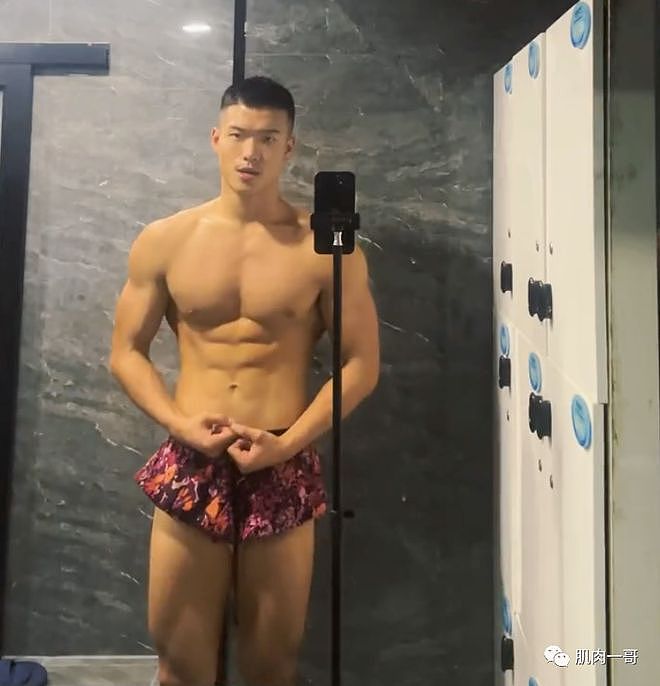 【帅哥】190cm成都九头身被取走体育生火了，网友直呼我可以（组图） - 23