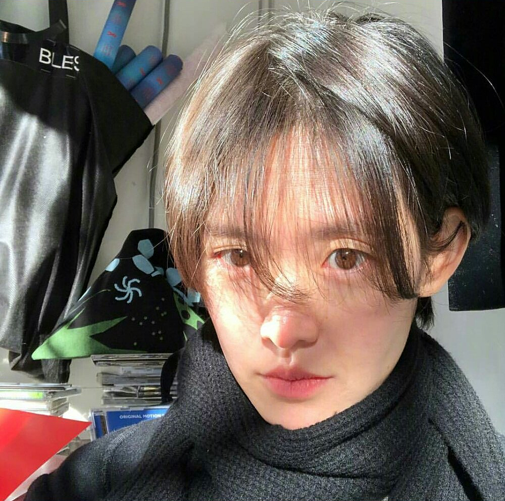 【时尚】穿搭不跟风、素颜不p图，她展示了40岁穿搭的另一种可能（组图） - 11