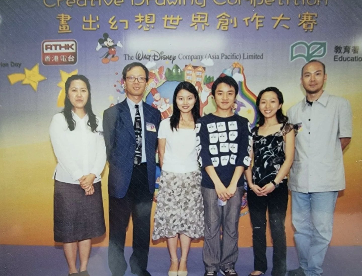 出身草根男星内地爆红身家暴涨！出席旧同事荣休派对获激赞不忘本（组图） - 5