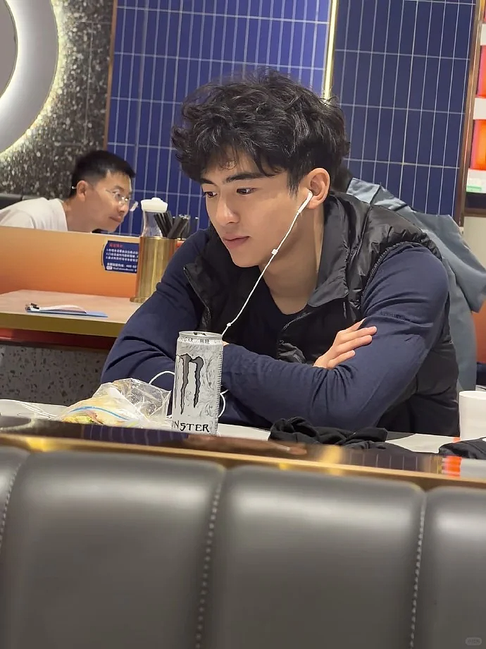 又一位星二代“整容式逆袭”，19岁帅成180cm肌肉男神，果然胖子都是潜力股（组图） - 13