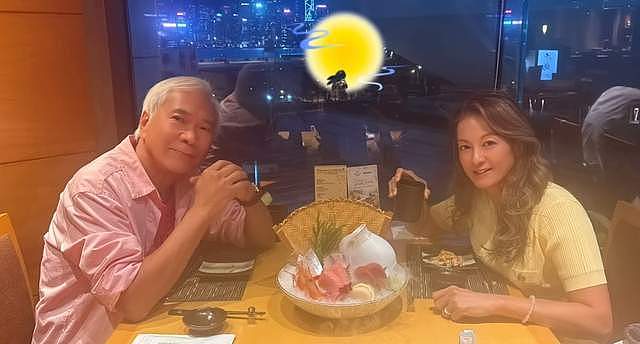 曝75老戏骨疑深陷三角恋！小39岁未婚妻恐失宠，甜蜜揽小31岁歌手（组图） - 3