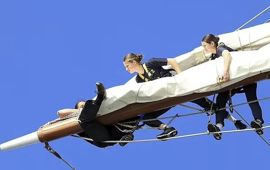 未来西班牙女王完成首次单飞，英姿飒爽！海陆空全练一遍，战斗女王啊（组图） - 15