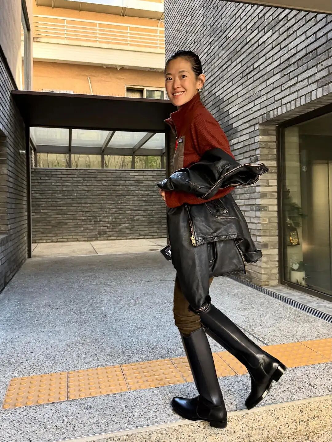 【时尚】穿搭不跟风、素颜不p图，她展示了40岁穿搭的另一种可能（组图） - 17