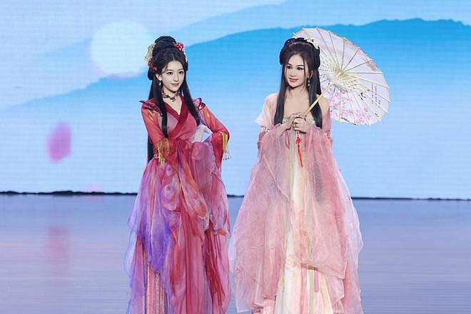 方媛产后登台表演,她腰肢纤细,温碧霞脸颊松垮,方媛比妲己漂亮(组图) - 1