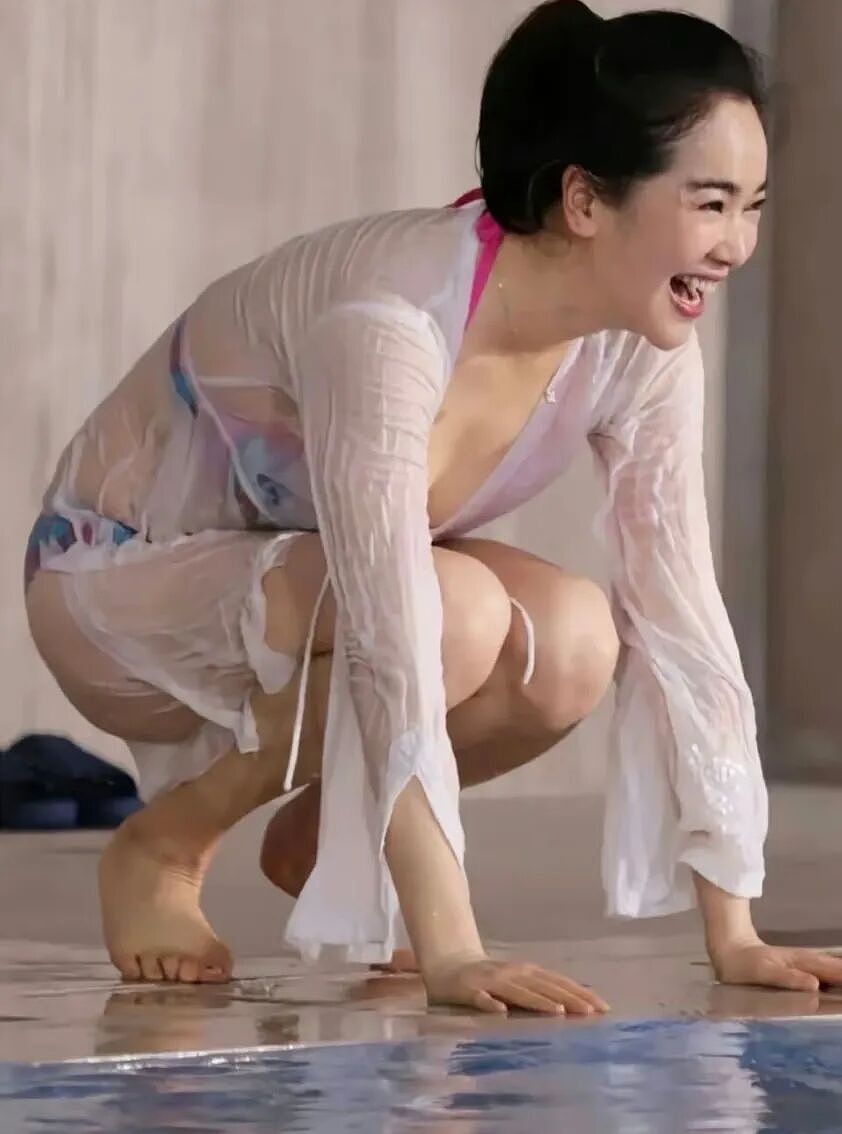 【美女】左小青这状态，鲨疯了！明媚动人，若隐若现（组图） - 2