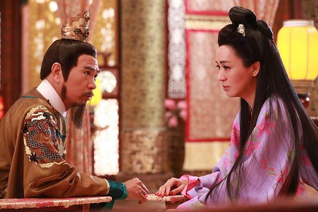 曝75老戏骨疑深陷三角恋！小39岁未婚妻恐失宠，甜蜜揽小31岁歌手（组图） - 8