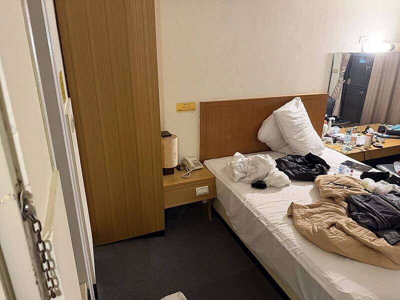 有如军火库!张文落脚旅馆内部曝光,单人房藏15颗汽油弹(组图) - 4