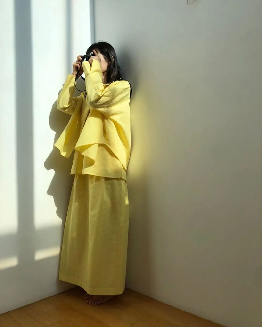 【时尚】穿搭不跟风、素颜不p图，她展示了40岁穿搭的另一种可能（组图） - 43