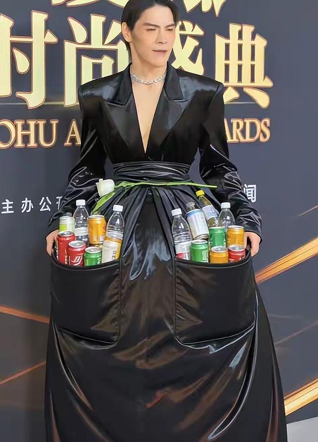 北京这一晚，55岁刘奕君秒了41岁向佐，才懂男人刚阳硬朗的魅力（组图） - 11