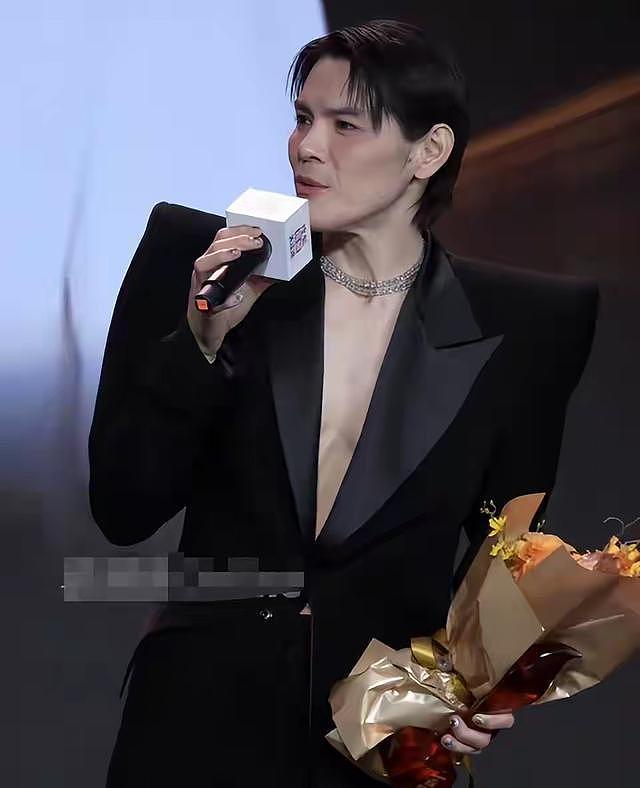 北京这一晚，55岁刘奕君秒了41岁向佐，才懂男人刚阳硬朗的魅力（组图） - 10