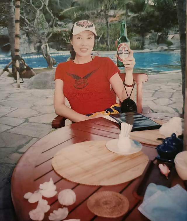 中国第一变性人期望嫁回中国，二婚嫁美国老公，为治病已返回国内（组图） - 7
