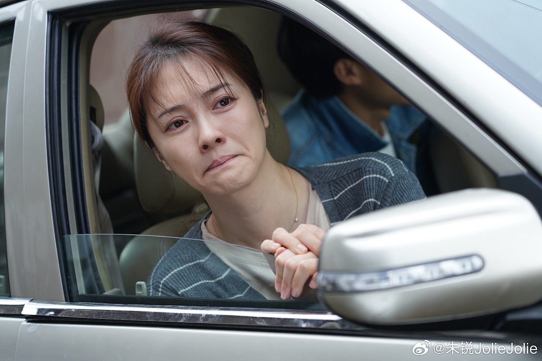 女演员自曝：被狂热粉丝跟踪超6年，找到其住所后还应聘小区保安（图） - 1