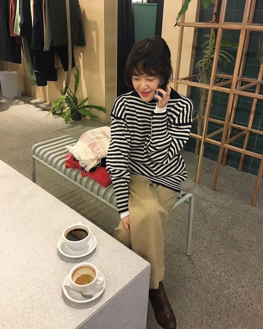 【时尚】穿搭不跟风、素颜不p图，她展示了40岁穿搭的另一种可能（组图） - 27