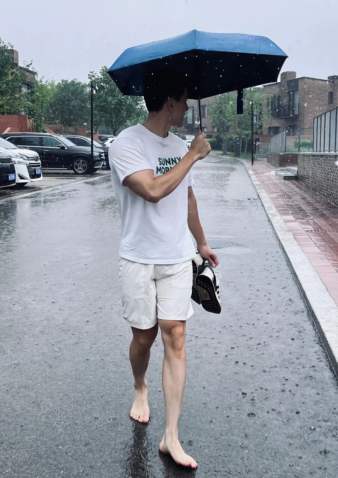【帅哥】豹纹肌肉体育生被金主捧红上杂志?网友:实力是真硬啊(组图) - 14