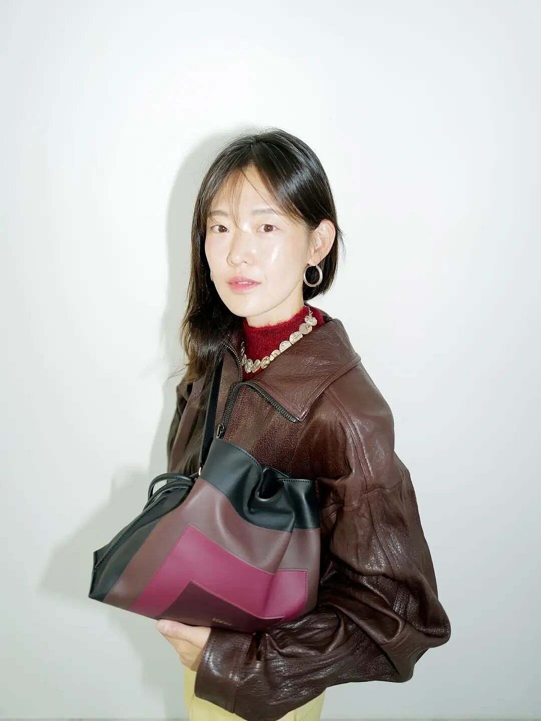 【时尚】穿搭不跟风、素颜不p图，她展示了40岁穿搭的另一种可能（组图） - 46