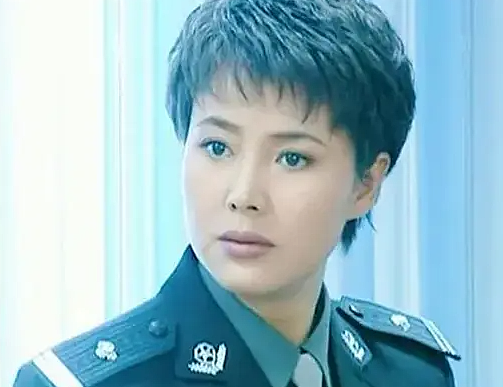 最惨女星！19岁嫁豪门遭家暴出轨，二婚被骗得倾家荡产，如今她活成这样（组图） - 4