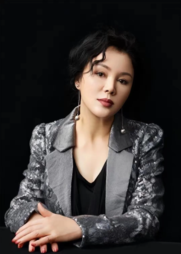 最惨女星！19岁嫁豪门遭家暴出轨，二婚被骗得倾家荡产，如今她活成这样（组图） - 11