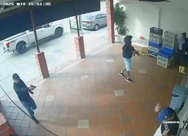 南美国脚为何被杀？与囚犯妻子双双出轨，囚犯悬赏1500美元买凶（组图） - 2