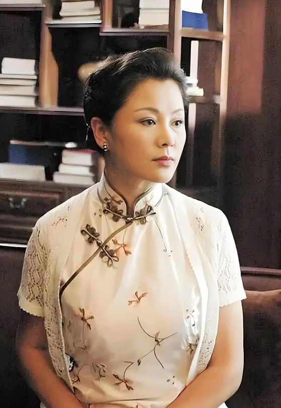 最惨女星！19岁嫁豪门遭家暴出轨，二婚被骗得倾家荡产，如今她活成这样（组图） - 9