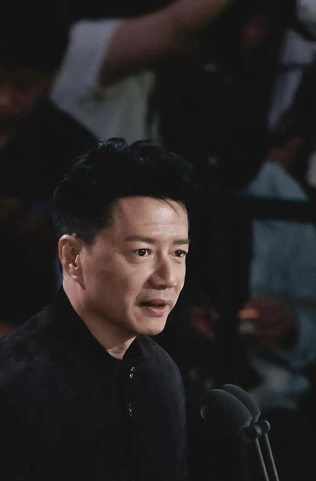星光大赏小鲜肉和大叔对比，网友：后排加起来，没第一排的阳气重（组图） - 9