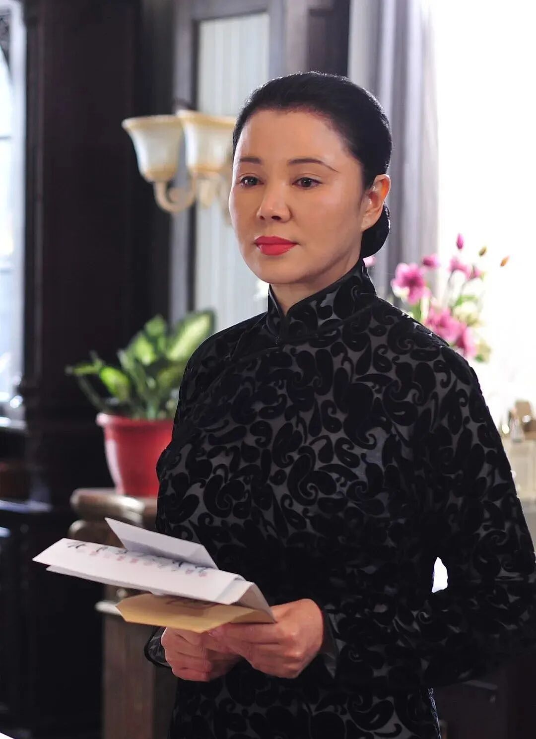 最惨女星！19岁嫁豪门遭家暴出轨，二婚被骗得倾家荡产，如今她活成这样（组图） - 6
