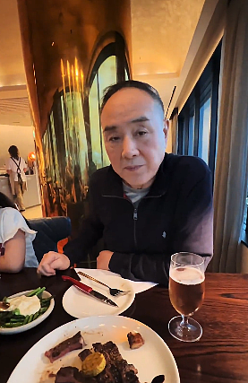 冲上热搜！国产剧“亮剑男主”移民新西兰，中国网友：“丁团长很有眼光”........（组图） - 1