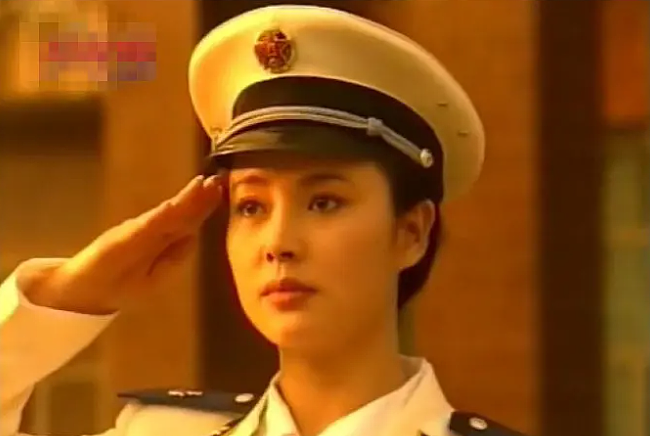 最惨女星！19岁嫁豪门遭家暴出轨，二婚被骗得倾家荡产，如今她活成这样（组图） - 3