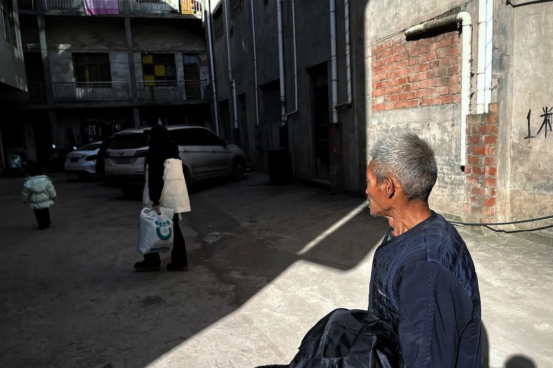 长夜将尽:一家三口被拐,重逢只剩父女(组图) - 1